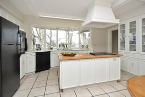 Kitchen - Country homes for sale and luxury real estate including horse farms and property in the Caledon and King City areas near Toronto